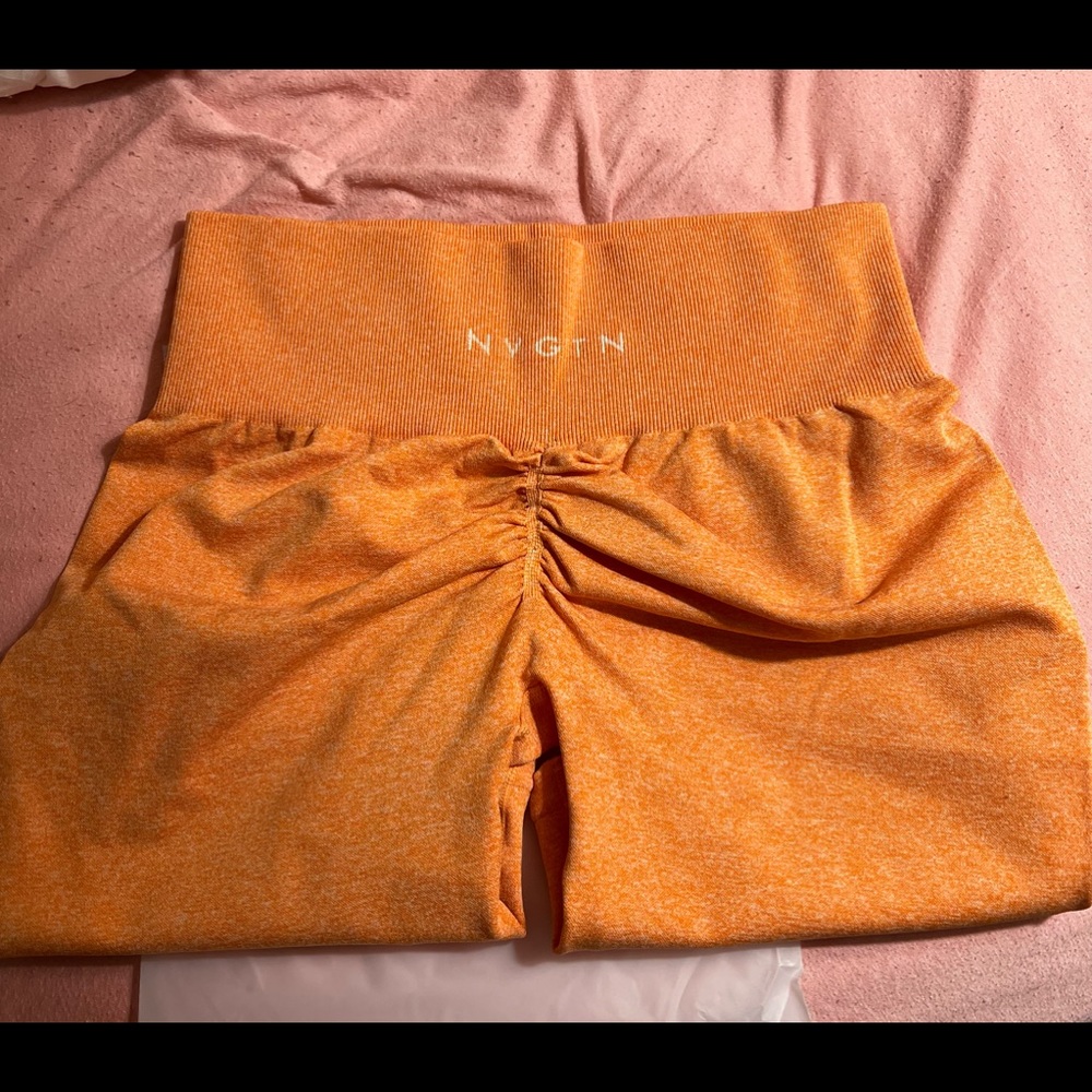 NWT NVGTN shorts with scrunch